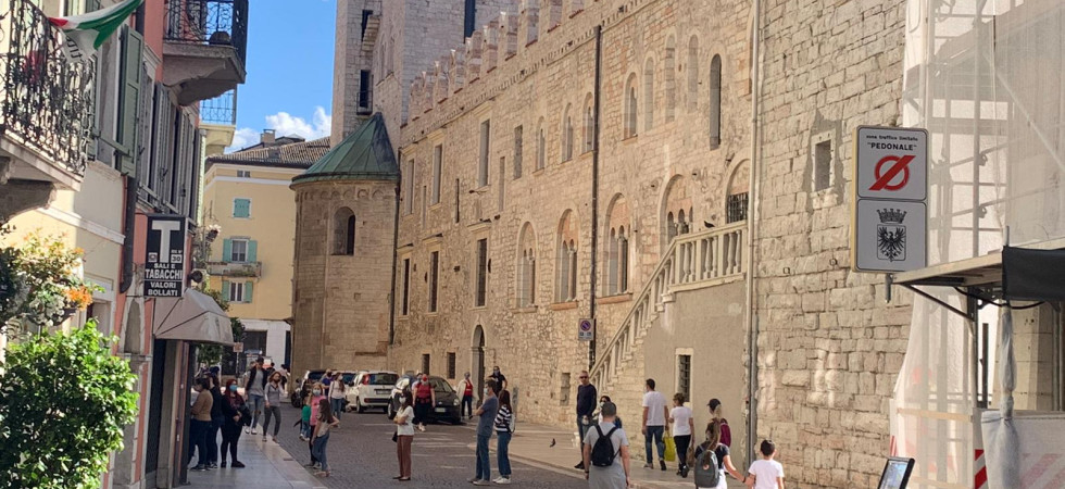 Coronavirus, il Trentino riapre da venerdì i negozi